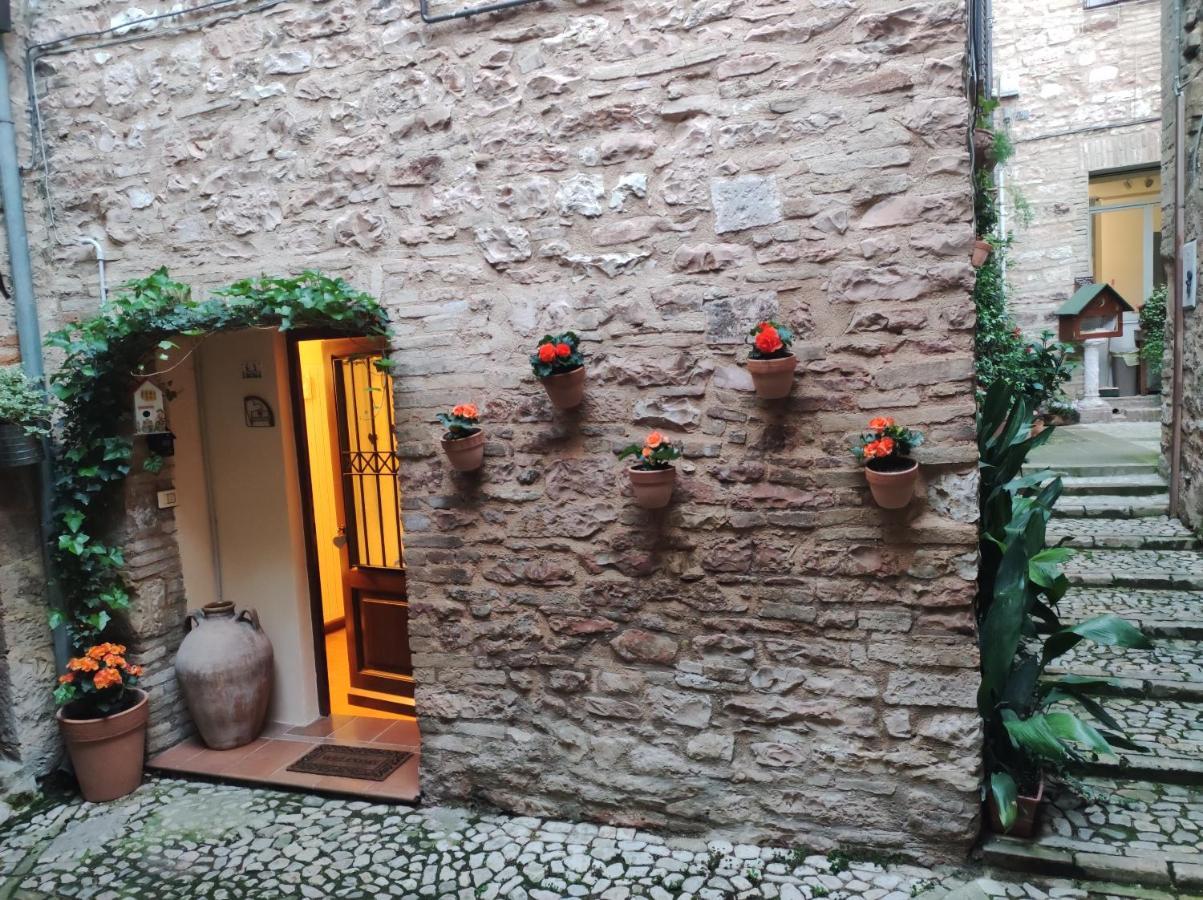 Ferienwohnung Nel Vicolo Dei Baci - Casa Vacanze Al Bacio Spello Exterior foto